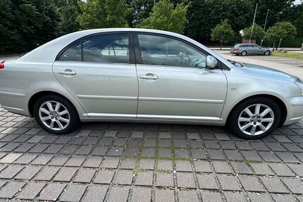 Toyota Avensis 128.300 km 4.900 &euro; Pinneberg 25421