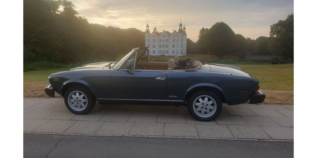 Fiat 124 Spider 158.000 km 15.700 &euro; Braak 22145