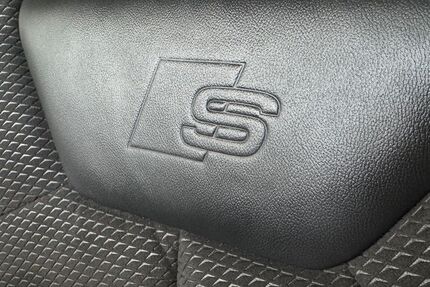 Audi Q3 105.359 km 26.490 &euro; Hamburg 20537