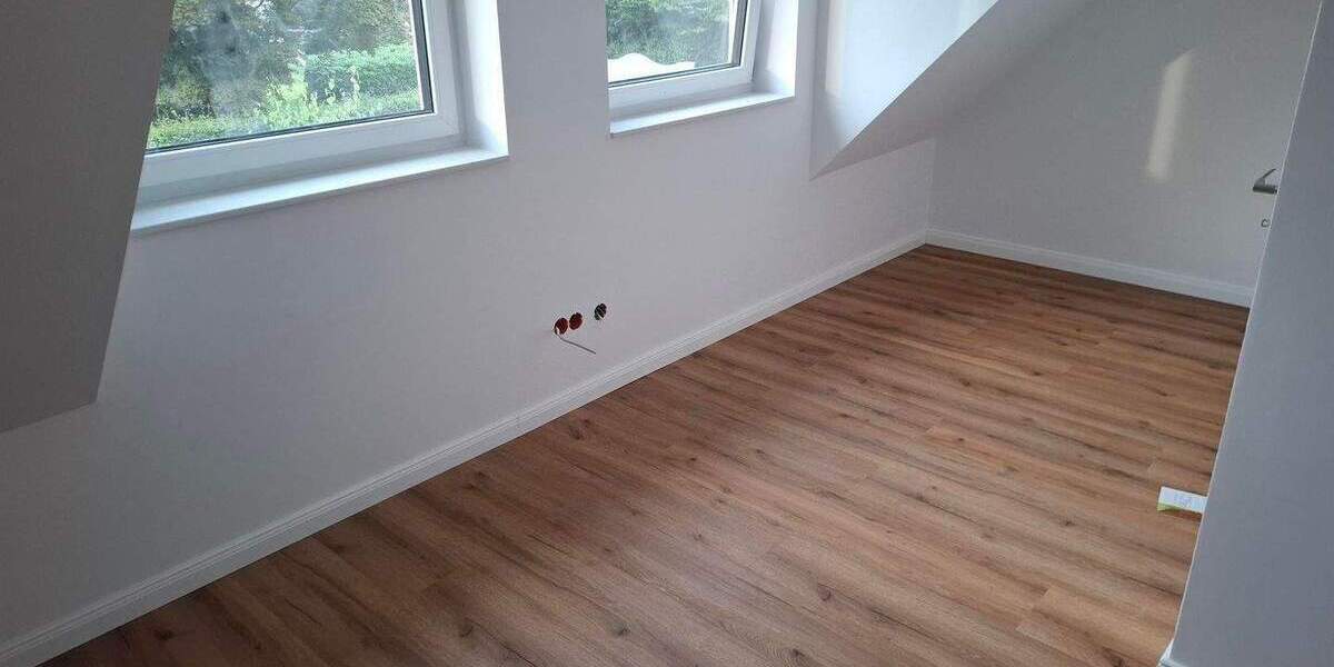 Doppelhaushälfte Quickborn - 5 Zimmer, 127 m&sup2;, 2.090&euro; | Angebot:25734072