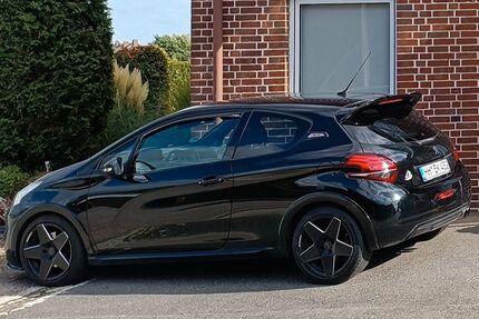 Peugeot 208 172.330 km 6.100 &euro; Hamburg 21037