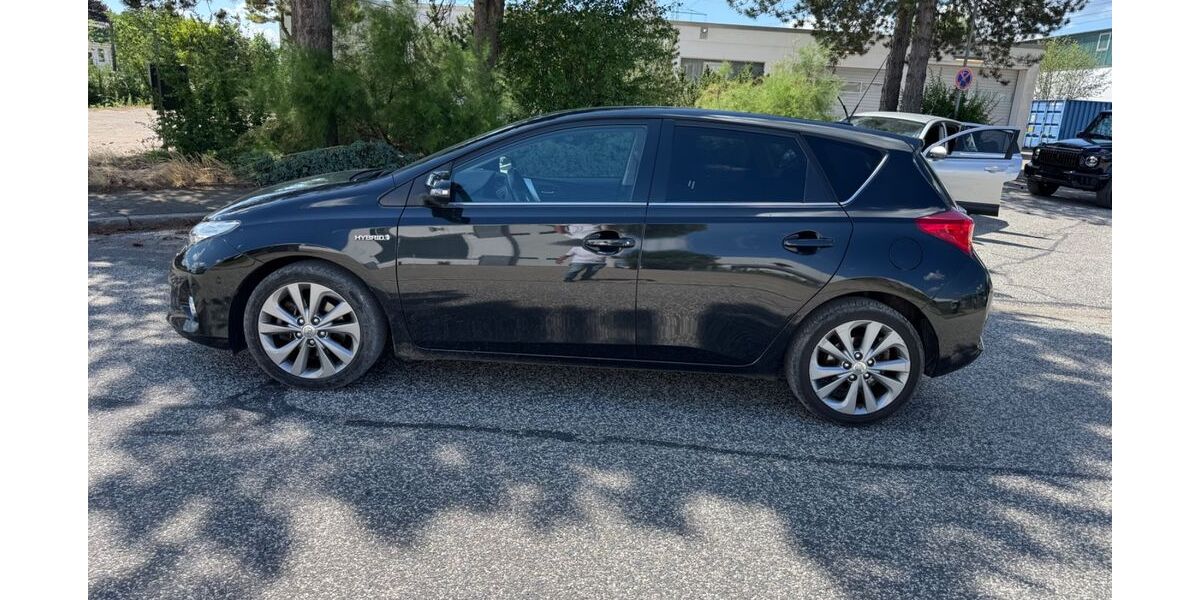 Toyota Auris 124.770 km 10.490 &euro; Barsbüttel 22885