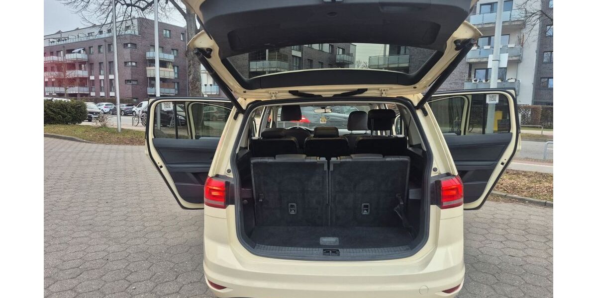VW Touran 326.428 km 6.999 &euro; Hamburg 22117