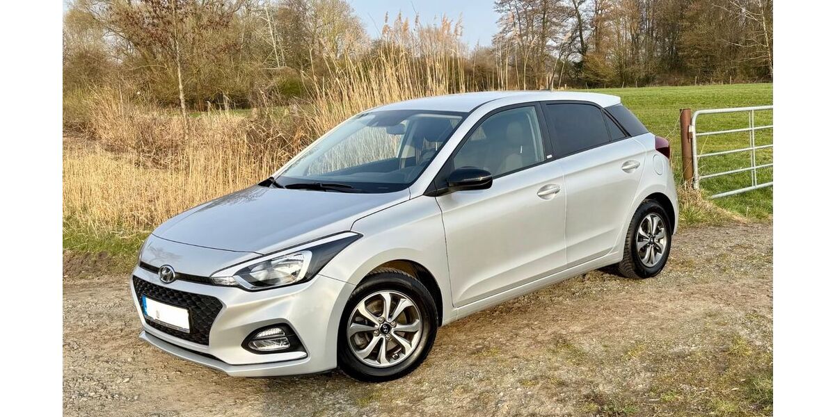Hyundai i20 87.000 km 14.400 &euro; Heist 25492