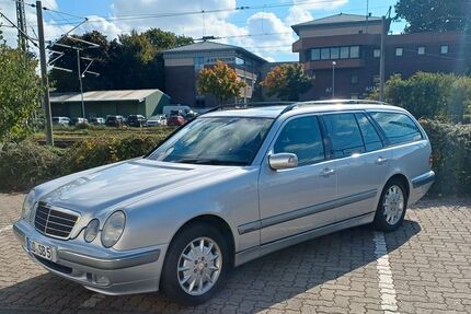 Mercedes-Benz 270 221.500 km 4.985 &euro; Ahrensburg 22926