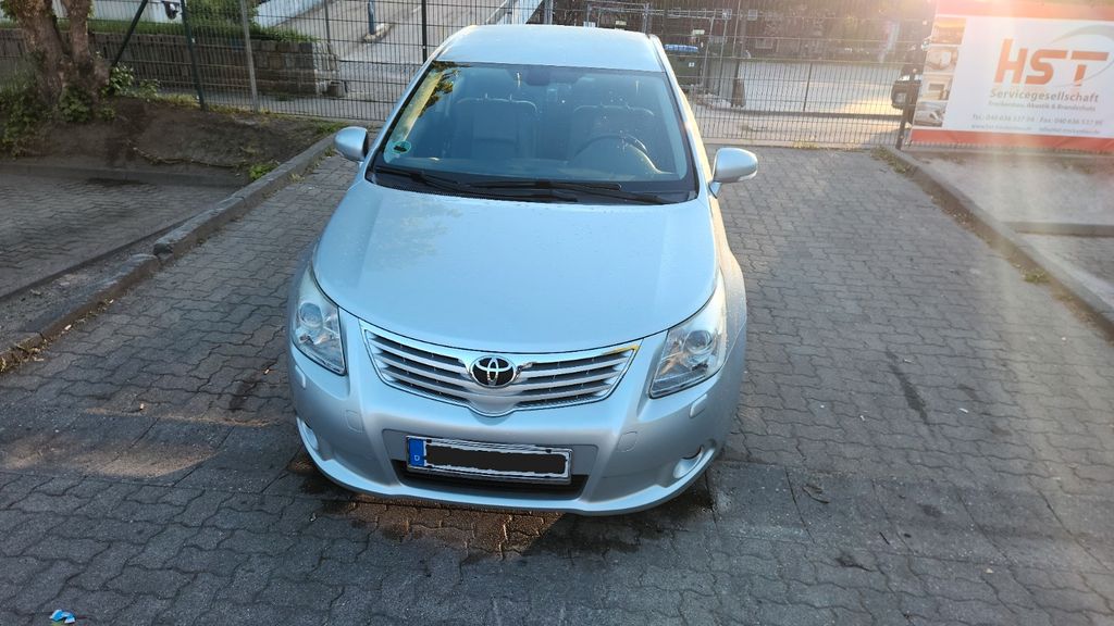 Toyota Avensis 125.000 km 9.499 &euro; Hamburg 22049