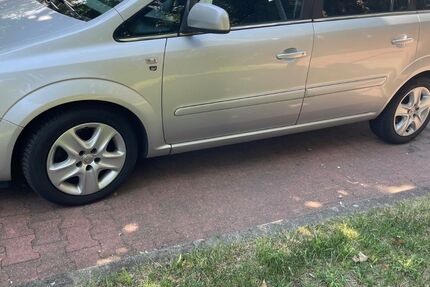 Opel Zafira 303.836 km 2.600 &euro; Hamburg 22117