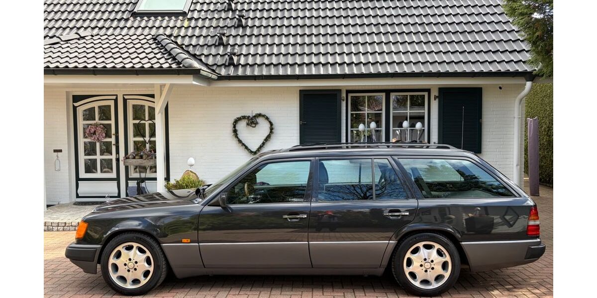 Mercedes-Benz 300 155.928 km 22.490 &euro; Trittau 22946