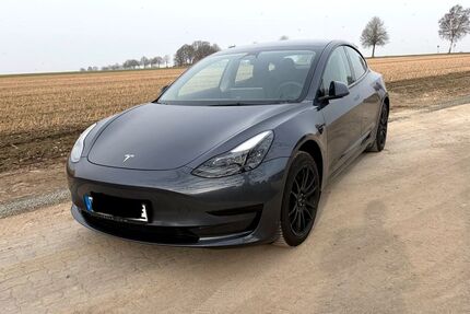 Tesla Model 3 50.750 km 23.990 &euro; Hamburg 22301