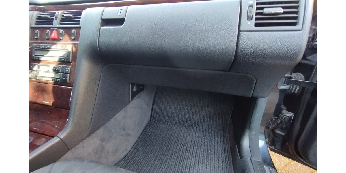 Mercedes-Benz E 230 169.820 km 3.500 &euro; Hamburg 20038