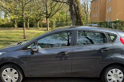 Ford Fiesta 142.428 km 3.999 &euro; Hamburg 22175