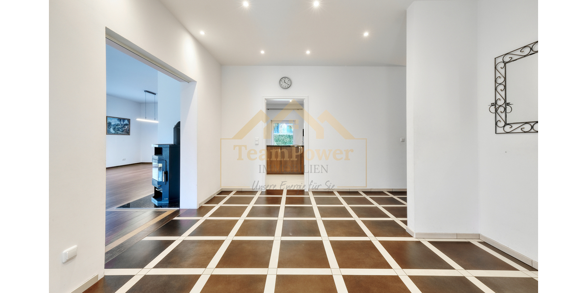 Exklusive Familienresidenz in TOP Lage - Modern, energieeffizient & großzügig Inkl. Sauna und Pool ! - Einfamilienhaus Henstedt-Ulzburg Ulzburg | Angebot:25365899