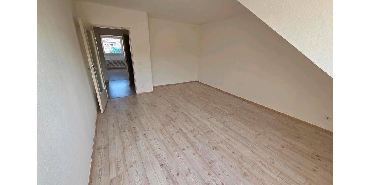 Dachgeschoßwohnung Uetersen - 3 Zimmer, 63 m&sup2;, 890&euro; | Angebot:25922610