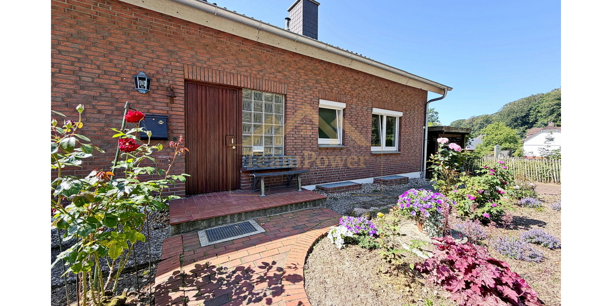 Familienfreundliches EFH mit Garten, Balkon & vielseitigem Souterrain zur Miete - Einfamilienhaus Bad Bramstedt | Angebot:26960572