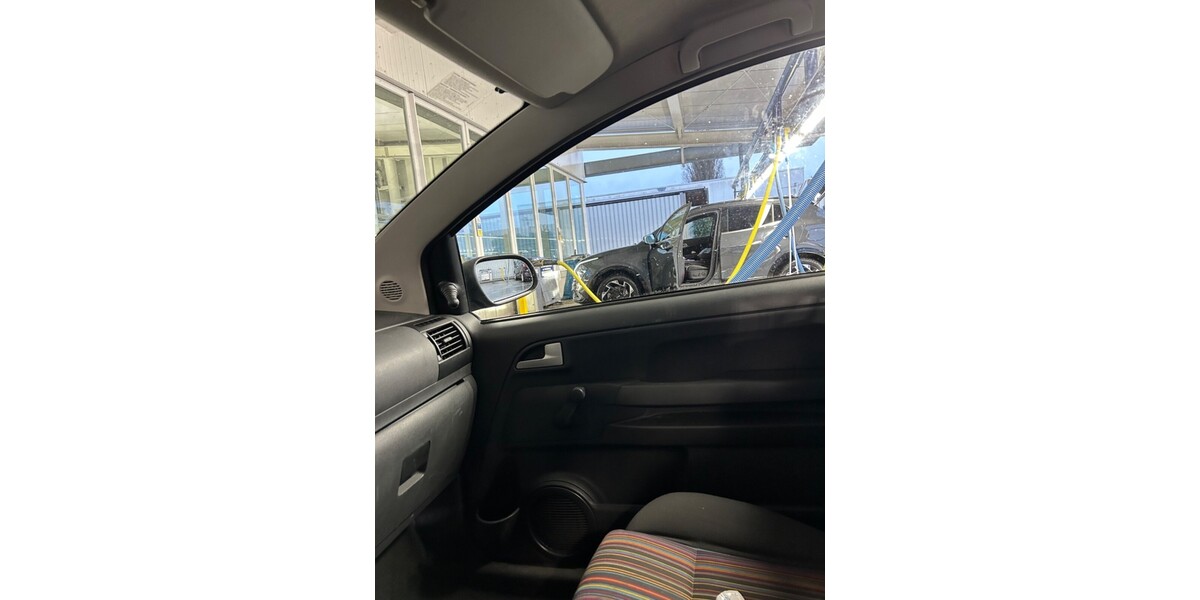 VW Fox 128.000 km 2.100 &euro; Hamburg 20038