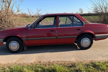 Opel Ascona 65.300 km 2.250 &euro; Itzstedt 23845