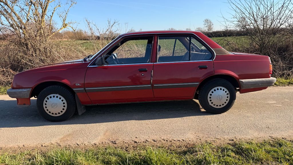 Opel Ascona 65.300 km 2.250 &euro; Itzstedt 23845