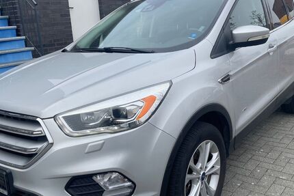 Ford Kuga 172.542 km 10.890 &euro; Hamburg 21147