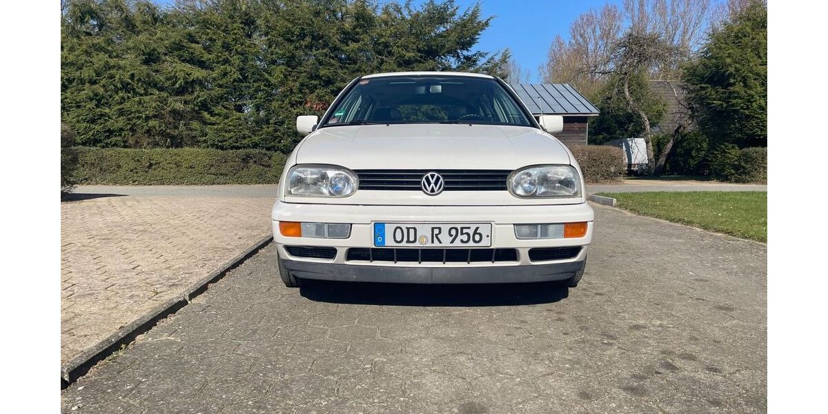 VW Golf 115.100 km 3.499 &euro; Elmenhorst 23869