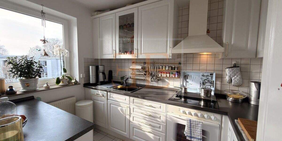 Lichtdurchflutete 2.-Zimmer Wohnung mit großem Balkon und Tiefgaragenstellplatz - Etagenwohnung Hamburg / Lurup Lurup | Angebot:25790655