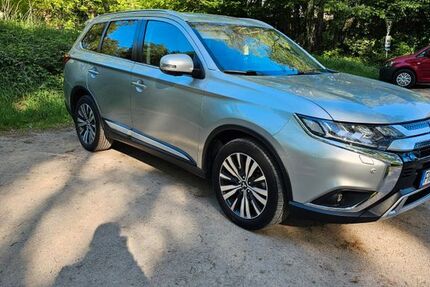 Mitsubishi Outlander 75.000 km 21.000 &euro; Hamburg 21149