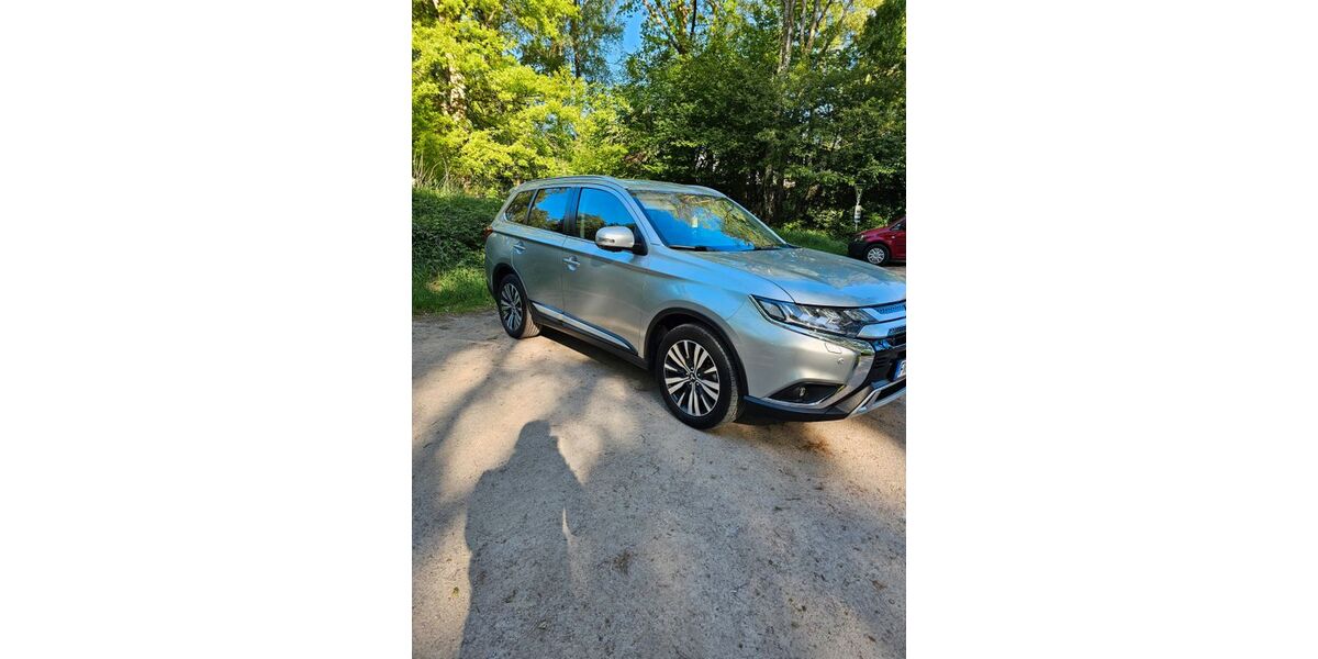 Mitsubishi Outlander 75.000 km 21.000 &euro; Hamburg 21149