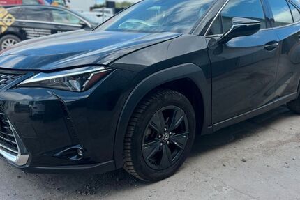 Lexus UX 38.000 km 22.850 &euro; Wedel 22880