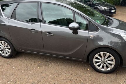 Opel Meriva 126.301 km 4.689 &euro; Hamburg 22145