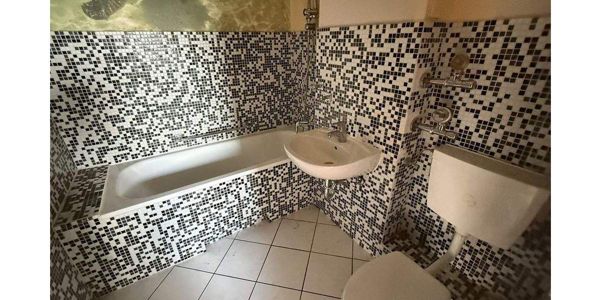 Etagenwohnung Pinneberg - 4 Zimmer, 88 m&sup2;, 199.000&euro; | Angebot:25660526