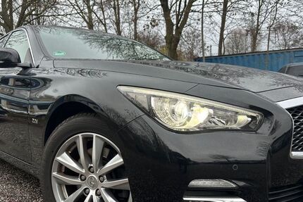 INFINITI Q50 143.000 km 13.990 &euro; Hamburg 21079