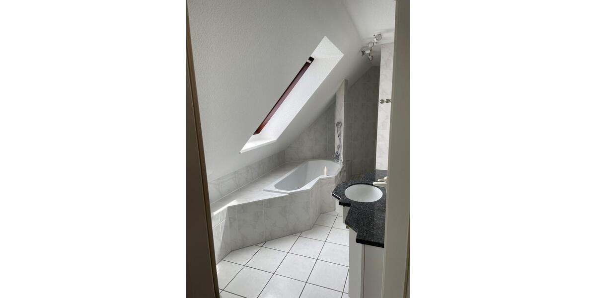 Dachgeschoßwohnung Quickborn - 3 Zimmer, 116 m&sup2;, 1.200&euro; | Angebot:24611415