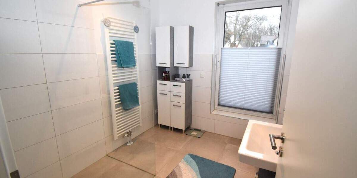 Etagenwohnung Uetersen - 3 Zimmer, 93 m&sup2;, 1.300&euro; | Angebot:25769376