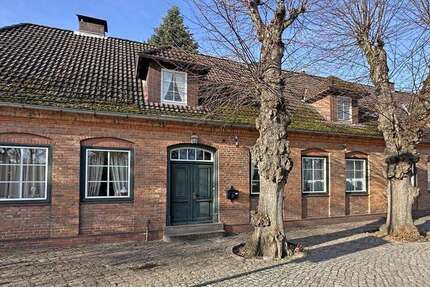 Haus Ahrensburg - 10 Zimmer, 395 m&sup2;, 750.000&euro; | Angebot:19211636