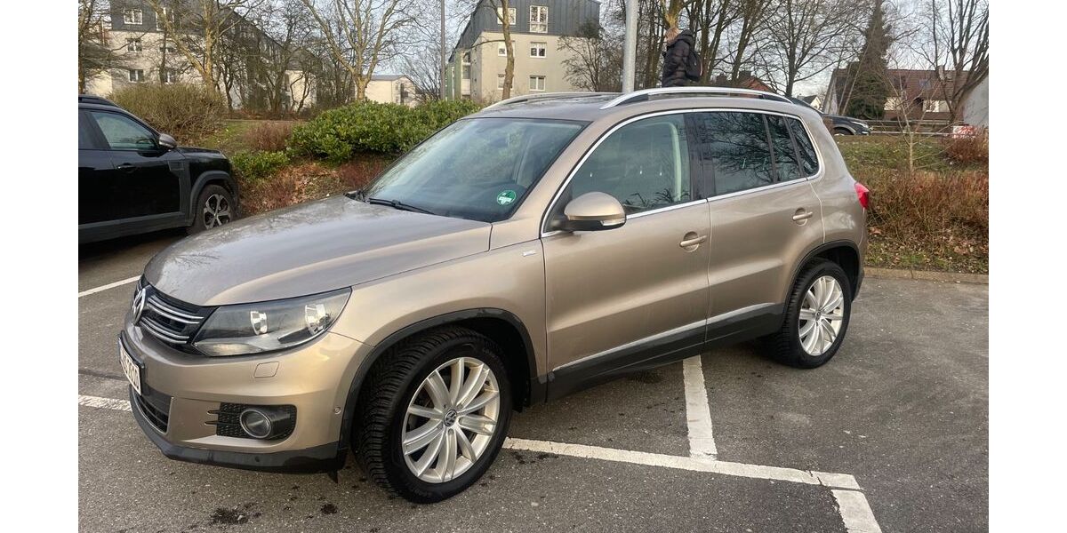 VW Tiguan 84.300 km 11.999 &euro; Hamburg 22523
