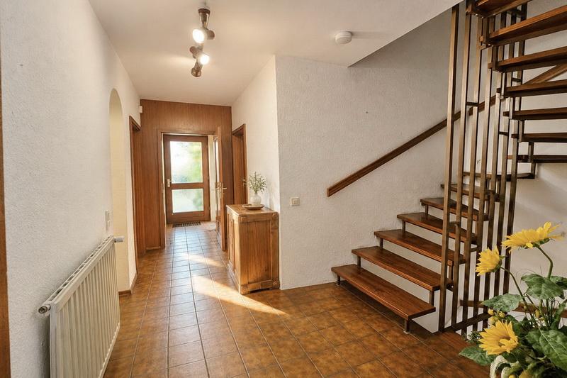 Familienhaus mit über 170 qm außergewöhnlichem Raumangebot und großem Gestaltungspotenzial - inkl. Garage ! - Reihenendhaus Ellerau | Angebot:27055171