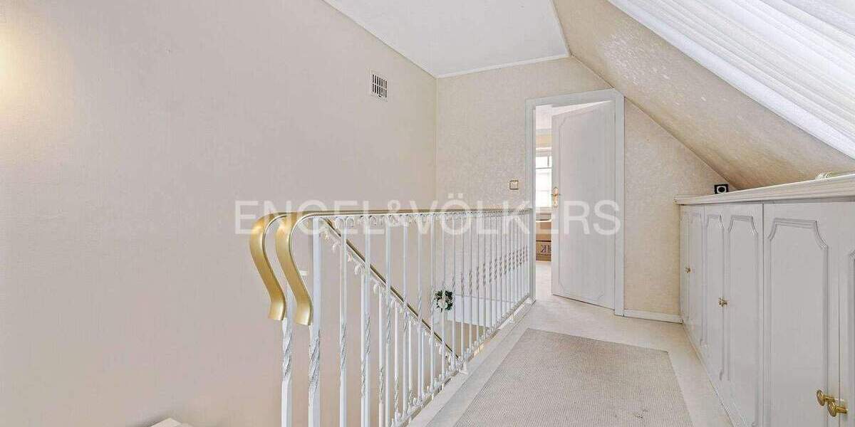 Einfamilienhaus Norderstedt Garstedt - 9 Zimmer, 317 m&sup2;, 1.100.000&euro; | Angebot:25701916