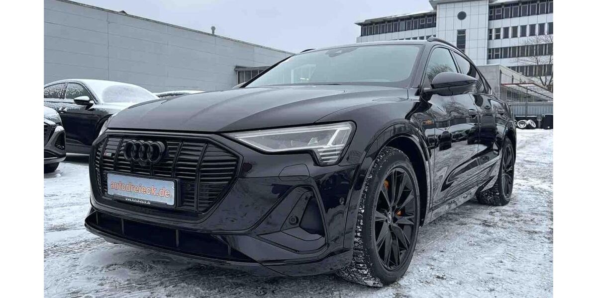 Audi e-tron 33.108 km 36.950 &euro; Hamburg 22047