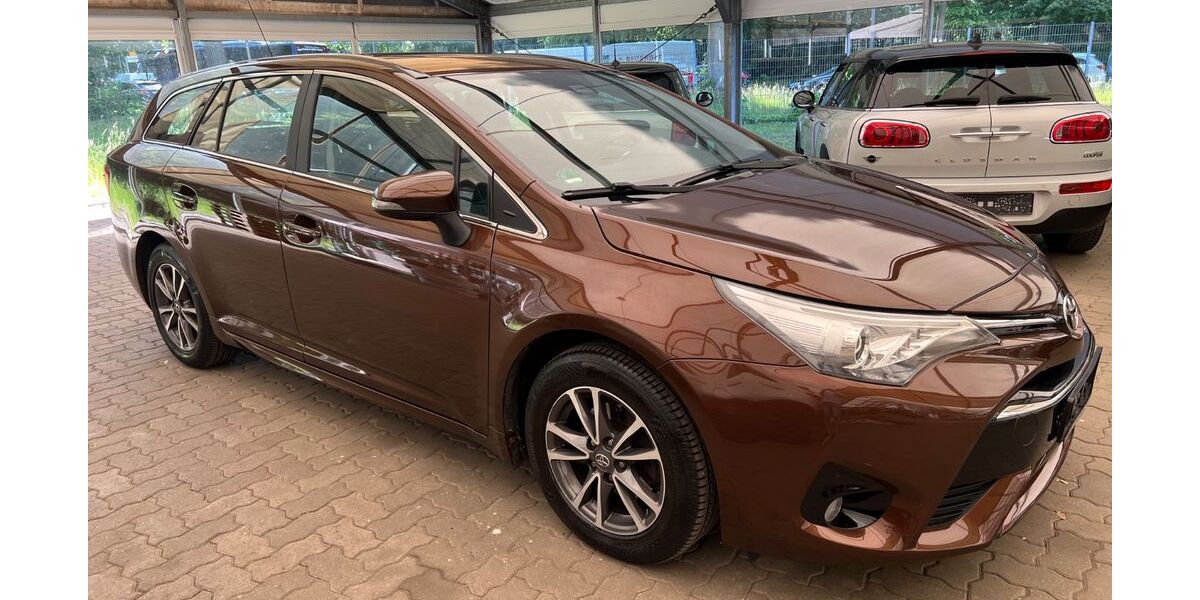 Toyota Avensis 97.000 km 11.990 &euro; Hamburg 22043