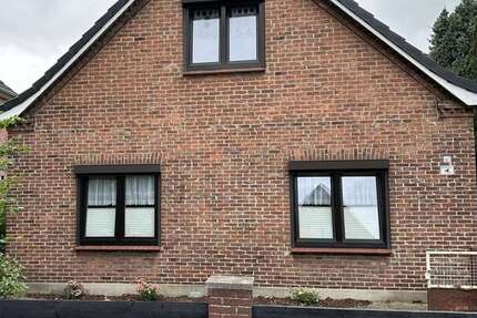 Haus Uetersen - 10 Zimmer, 180 m&sup2;, 420.000&euro; | Angebot:23864200