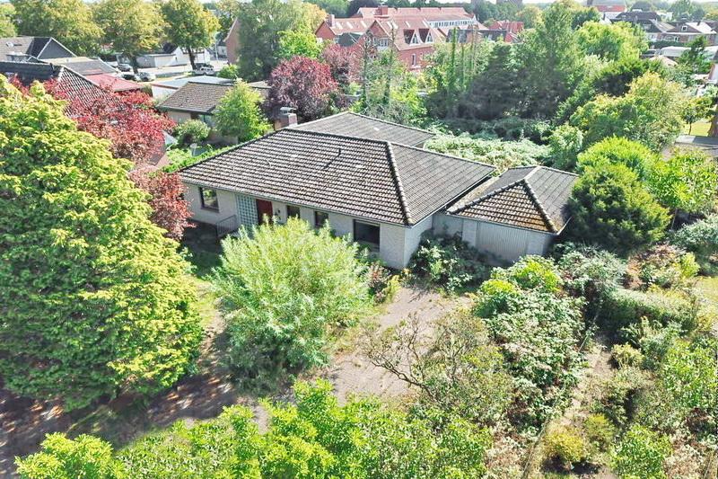 Winkelwalmdachbungalow im Dornröschenschlaf sucht Familie zum Wachküssen * Schatz im Garten inkl. * - Einfamilienhaus Bad Bramstedt | Angebot:10386644