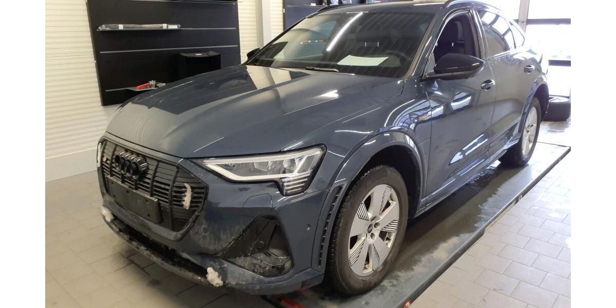 Audi e-tron 30.705 km 43.950 &euro; Hamburg 22047