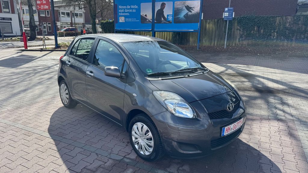 Toyota Yaris 214.000 km 2.499 &euro; Hamburg 22045