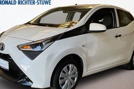 Toyota Aygo (X) 14.204 km 8.999 &euro; Hamburg 22087