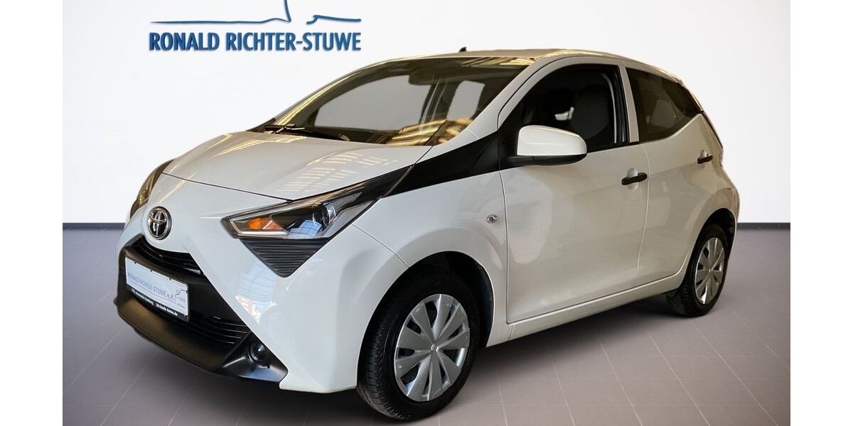 Toyota Aygo (X) 14.204 km 8.999 &euro; Hamburg 22087