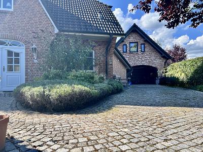 NORDISCHER LANDHAUS-CHARME MIT SEPARATEM BÜRO - Einfamilienhaus Bevern | Angebot:25537586