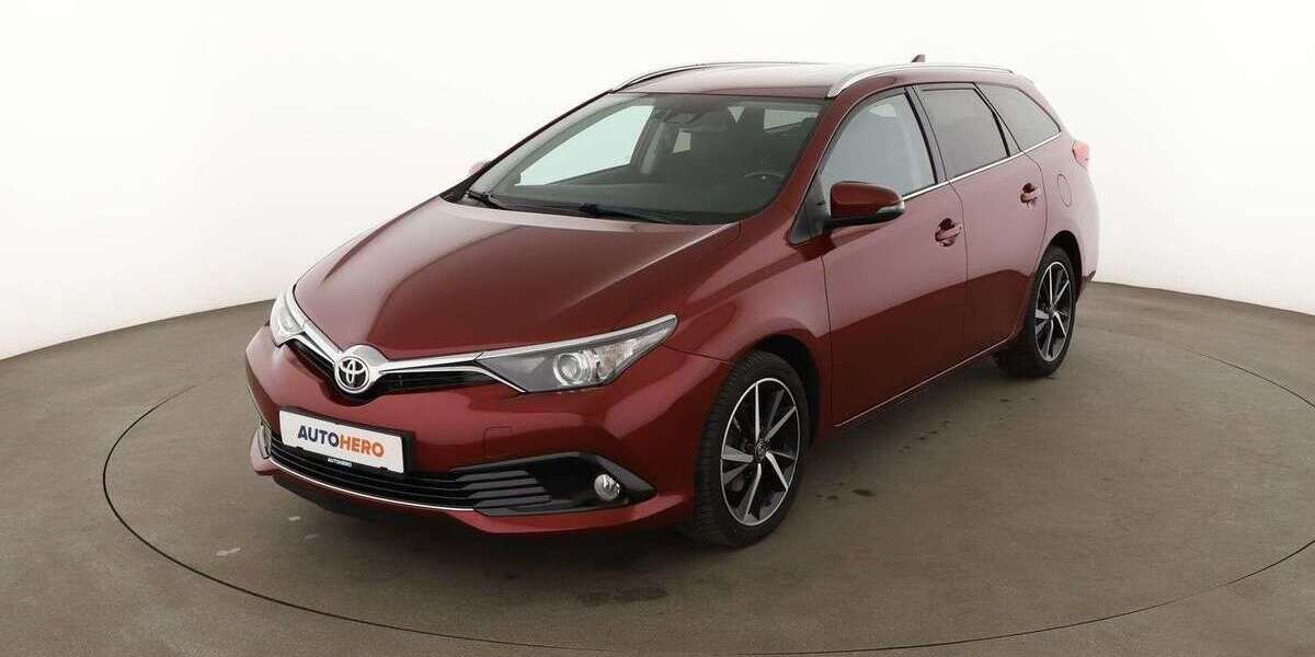 Toyota Auris 60.498 km 14.220 &euro; Hamburg 22529