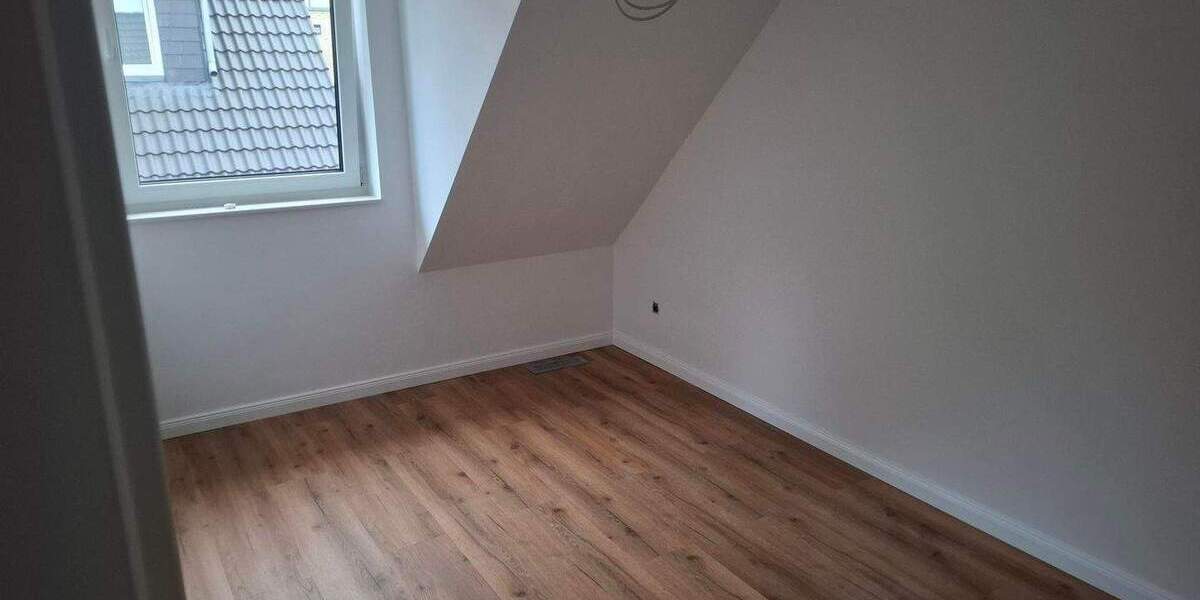 Doppelhaushälfte Quickborn - 5 Zimmer, 127 m&sup2;, 2.090&euro; | Angebot:25734072