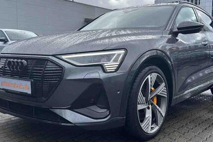 Audi e-tron 55.621 km 37.950 &euro; Hamburg 22047