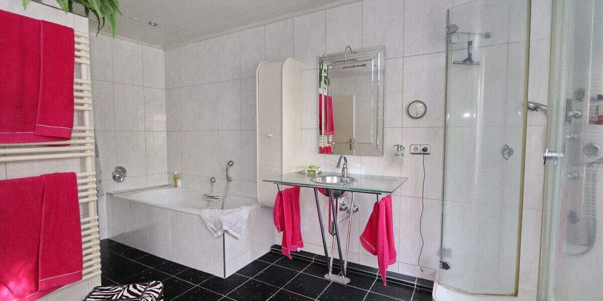 Mehrfamilienhaus, Wohnhaus Bimöhlen - 9 Zimmer, 252 m&sup2;, 449.000&euro; | Angebot:25700540