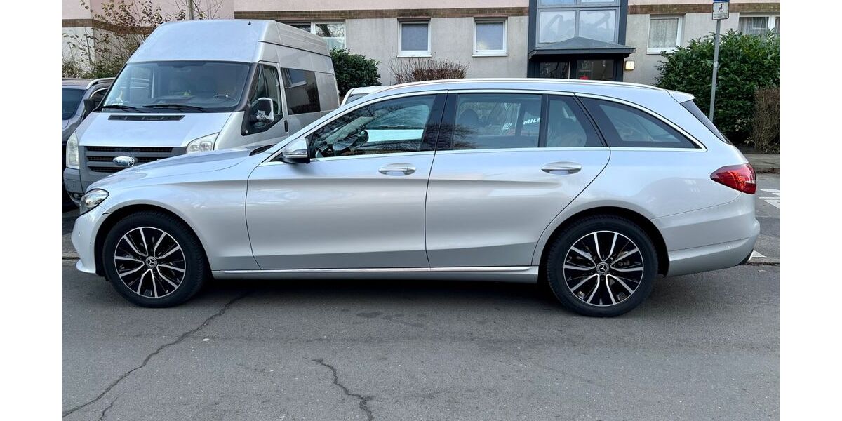 Mercedes-Benz C 200 272.735 km 15.450 &euro; Hamburg 22041